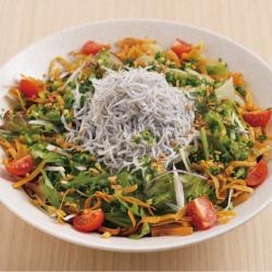 Addictive salad with plenty of shirasu for 4 to 6 people