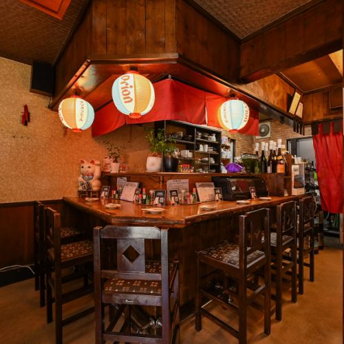 お一人様大歓迎の沖縄料理のお店です！新鮮な海ぶどうやミミガー、豚の角煮、タコスピザはぜひご賞味いただきたい一品。常連のお客様も多く新しい出会いが待っています。アットホームな雰囲気の中で、沖縄の味を楽しみながらリラックスした時間をお過ごしください。お一人でも気軽にお越しいただけます！お待ちしています♪