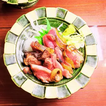 親鶏もも肉刺し
