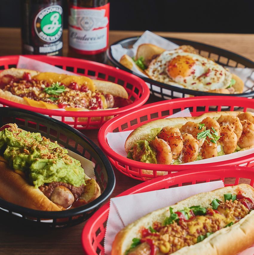 ワイン・ウイスキー・ジンやラムなど多数取り揃えております。