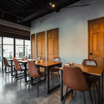 テーブル席のご用意ございます。