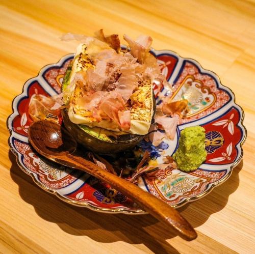 アボカドとクリームチーズの炭火焼き