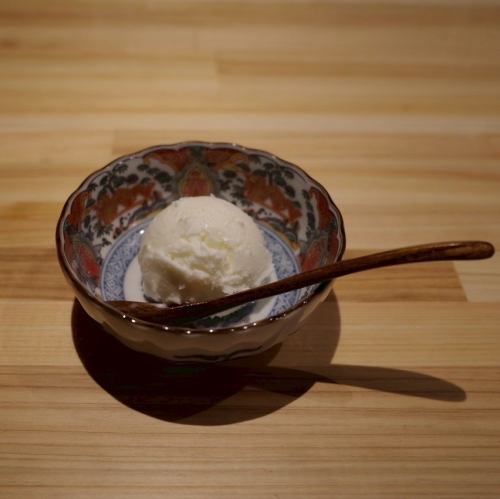 牛奶冰淇淋