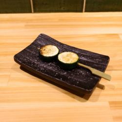 Charcoal-grilled zucchini