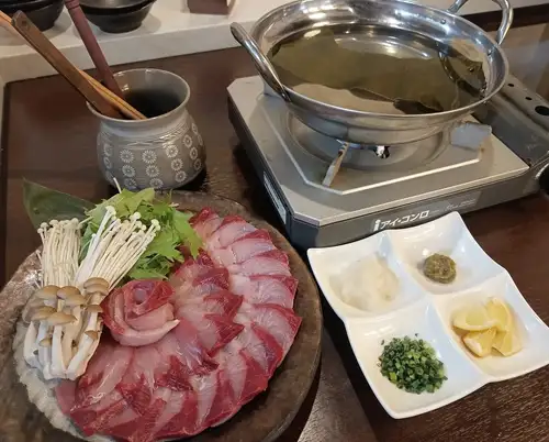 黄尾鱼涮涮锅