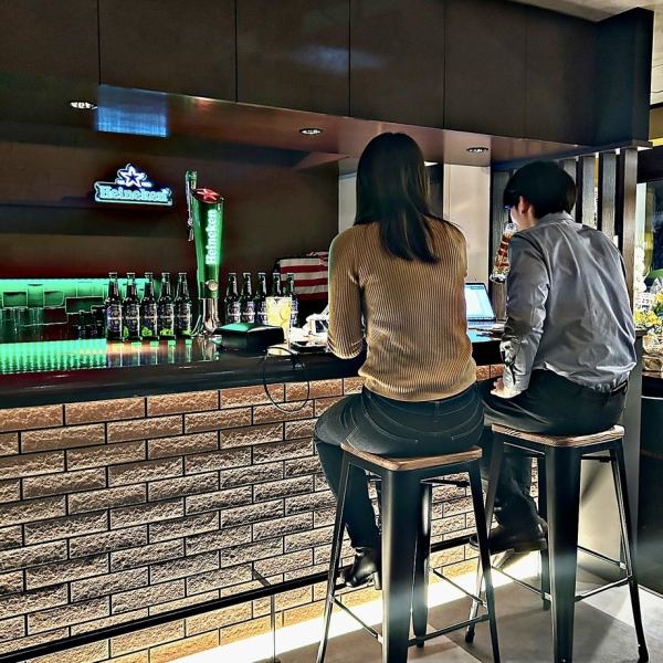 ハイネケン専用樽生ビールサーバーを目の前で！アメリカンなバーカウンター。