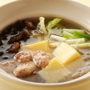 Clear soup with egg tofu "Gaeng Ju Tao Fu"