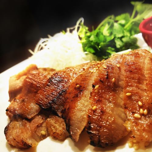 香ばしい豚肉の炙り焼き「ムーヤーン」