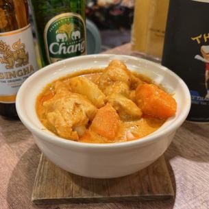 鶏肉のマッサマンカレー「ゲーンマッサマン ガイ」