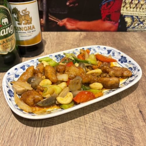 鶏肉とカシューナッツの炒め物「ガイパット メットマムアン」