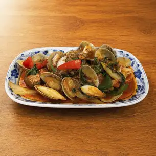 辣椒醬炒蛤蜊："Pad Hoi Lai Nam Prik Pao"