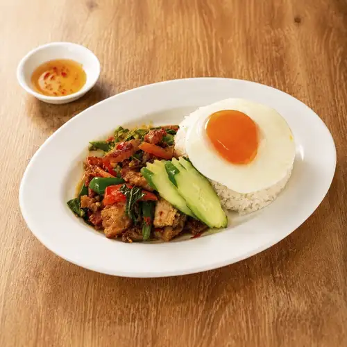 カリカリ豚のガパオライス「カオパッガパオ ムークロップ」