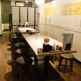広々としたテーブル席！テーブル席貸切も可能なので、ご希望があればお申し付けください。（17名～）