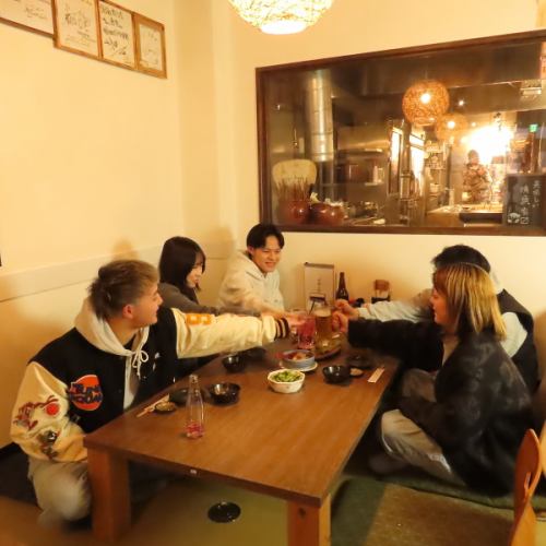 広々としたテーブル席