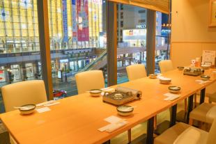 Spacious table seats in semi-private rooms Most popular with a view of the night view