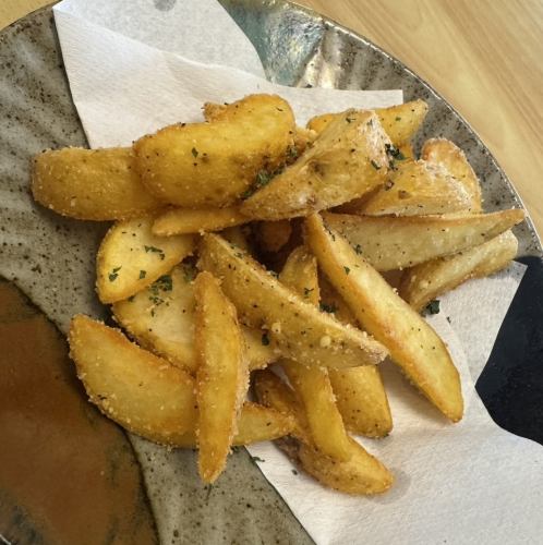 ポテトフライ( (お好きな味付けをお選びください))