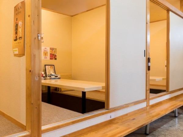 4～6名様でご利用いただける掘りごたつ式の完全個室がございます