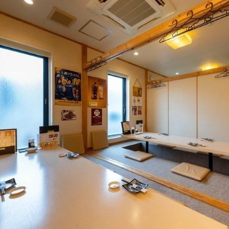 休日は、家族揃ってゆっくり団欒♪テーブルを囲み、みんなでシェアしながらの食事は楽しい時間に。店主の温かいおもてなしと、落ち着いた雰囲気の店内で、新鮮な鮮魚を自慢の地酒でお楽しみください。