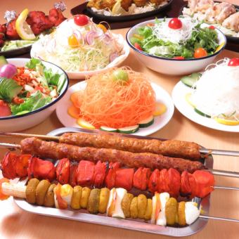 《Aコース》3種類カレーと3種類のナン食べ放題1750円 +1500円で2時間飲み放題付きに♪