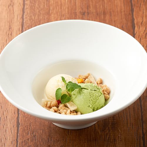 Assortment of two types of ice cream