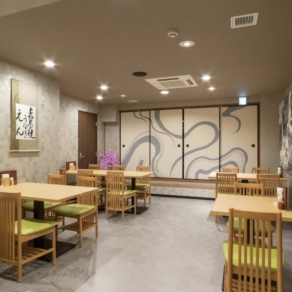 在宽敞、安静的餐厅里，您可以放松地享用炭烤鳗鱼和近江牛。来到京都，请来“缘”♪