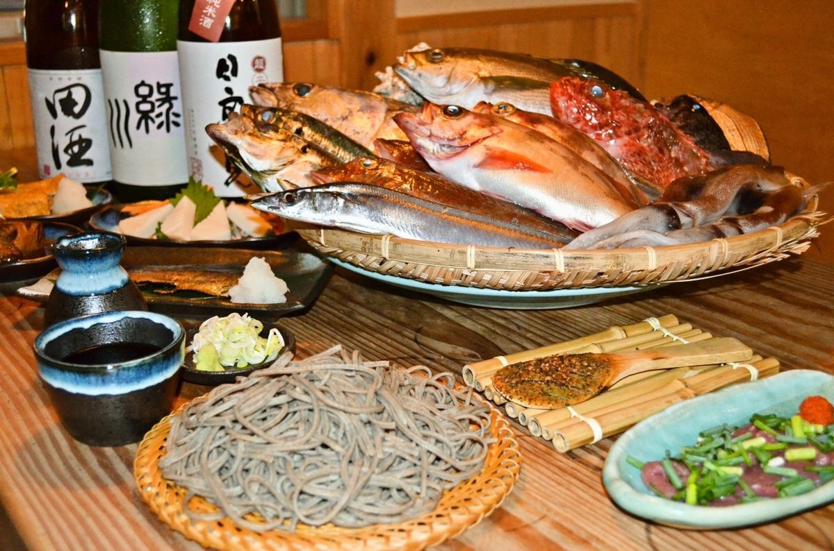 精选的自制面粉和手工制作的Gensoba无需使用化学调味料！新鲜的鱼和清酒也很丰富。