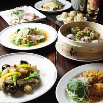 【節日套餐】4種開胃菜、烤菜、炸菜、2種點心、炒菜、麵條和米飯或粥、甜點……共11道菜,5500日元(含稅)