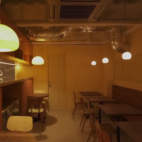 【落ち着いた雰囲気の店内】ご夫婦やカップルでのデート、お友達とごゆっくりお過ごし頂けます♪落ち着いたお洒落な空間で、会話も弾むこと間違いなし！Betで思い出に残る素敵な時間を。。。