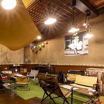 It seats 4 people and is perfect for a quick drinking party after work. Enjoy your time at this izakaya that feels like a campsite.