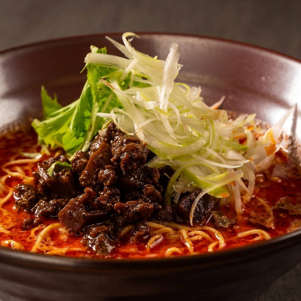 亀の井ホテルブランドの夜鳴き担々麺の総本山