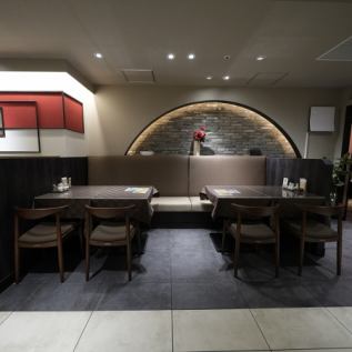 少人数~中団体様までシチュエーションに合わせて最適な席をご用意しております。