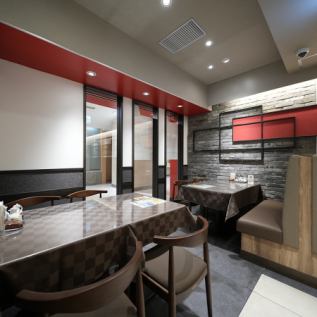 広々したテーブル席はお子様連れのお客様でも安心してご利用いただけます♪デート女子会などプライベートの様々なシーンでご対応可能♪