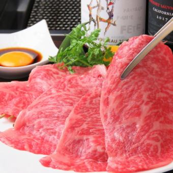 【海鮮及牛烤肉】鮮魚刺身、牛舌、嫩牛腩排等8種，含120分鐘無限暢飲，6000日元