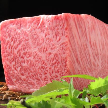 【海鮮和和牛烤肉】鮮魚生魚片、和牛裡肌、厚切牛舌等10道菜，120分鐘無限暢飲，10,000日元