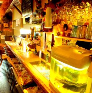 リゾート感あるカウンター席