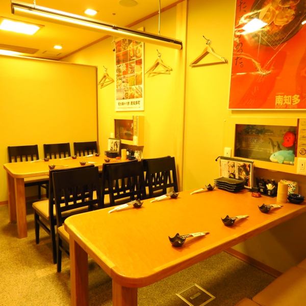 We have table seats that can accommodate up to 12 people! Recommended for various banquets ♪