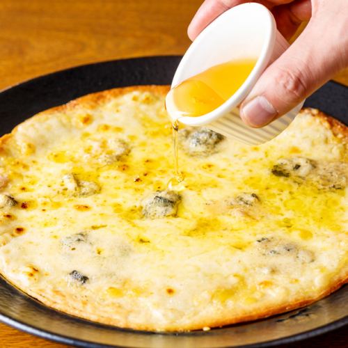 ゴルゴンゾーラチーズのピッツァ