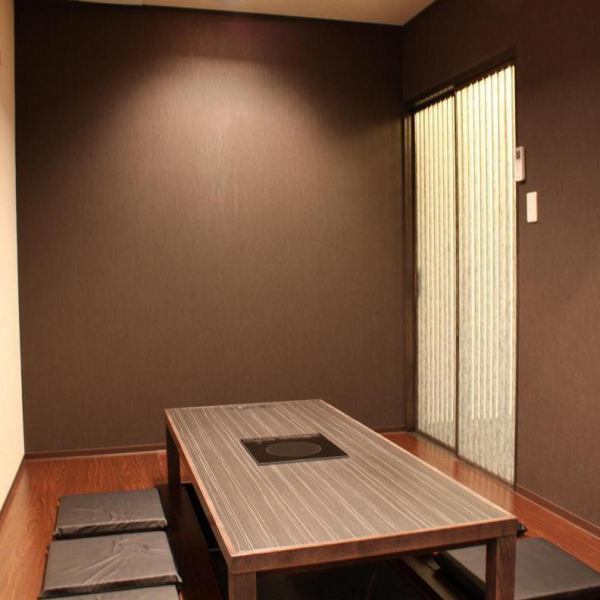 【完整的包房】可以使用1人的私人房间。这是一间完全私人的房间，您可以在宁静的空间放松和享用Fugu美食，而不必担心周围的环境。
