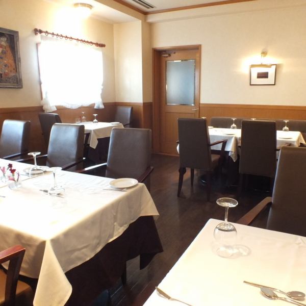 The restaurant is divided into two floors of 20 seats and 18 seats, and we have accepted 1 floor for 10 people or more.Please use it variously, such as party, welcome reception party, forget anniversary, legal requirement.In addition, please do not hesitate to consult us · such as cuisine and budget according to each scene.