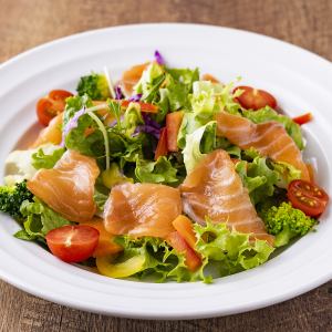 本日の鮮魚のカルパチョサラダ