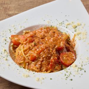カニとカニ味噌のトマトクリームパスタ