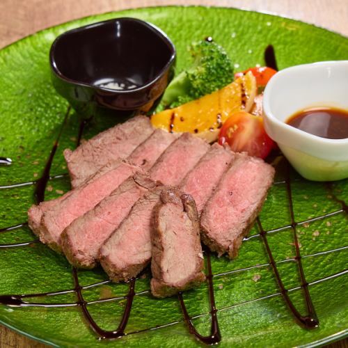 牛ステーキの香草焼き トリュフ塩添え