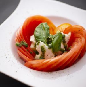 トマトとモッツァレラのカプレーゼ