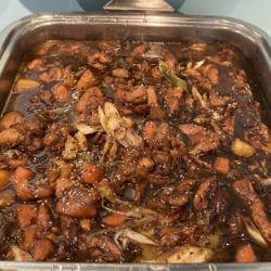 Chimtak（用醬油燉雞肉和蔬菜）