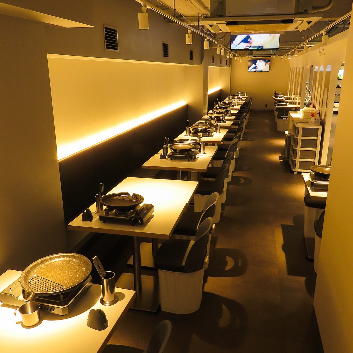 シンプルで洗練された内装が魅力の韓国料理食べ放題店！