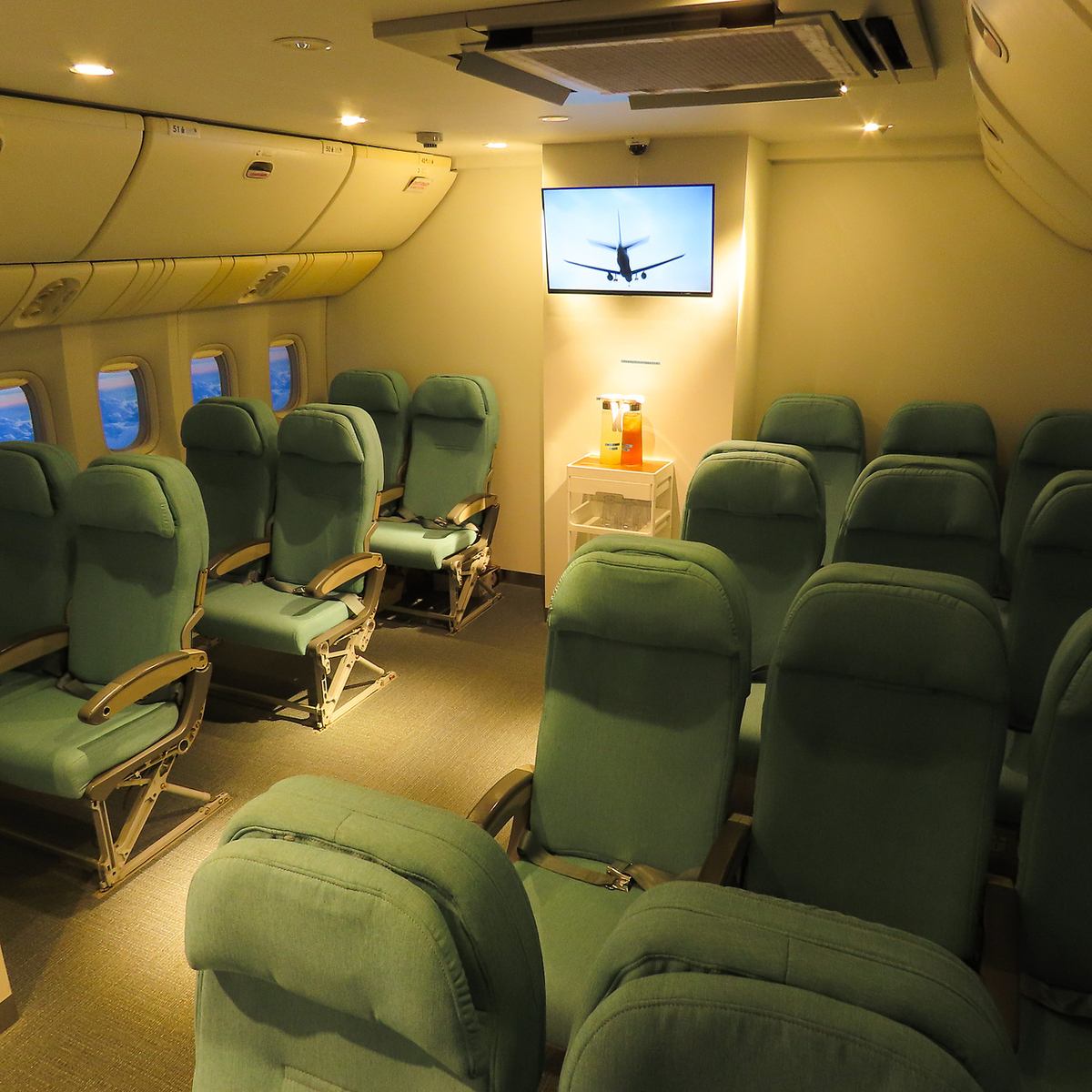 まるで飛行機！機内感あふれる空間で韓国料理食べ放題を満喫