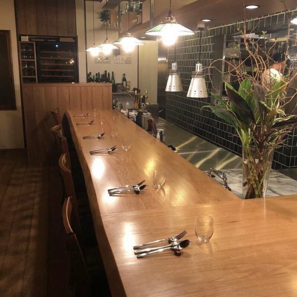 特別的約會,在特別的地點享用晚餐。舒適的餐廳提供細緻入微的周到服務,讓您與愛人共度優雅時光。請慢慢品嚐專為你們兩人準備的菜餚。