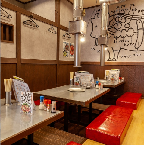 The popular sunken kotatsu seats are perfect for girls' night out or family banquets. You can relax in the spacious tatami room.It is also recommended for use by up to 4 people.You can enjoy your meal in a relaxing room with a sunken kotatsu.