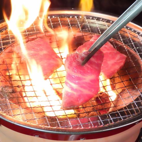 【焼き肉オールスター】店主厳選の肉・ホルモンを、美味さ倍増の炭火焼肉で。ツウも頷く、良いお肉を是非。