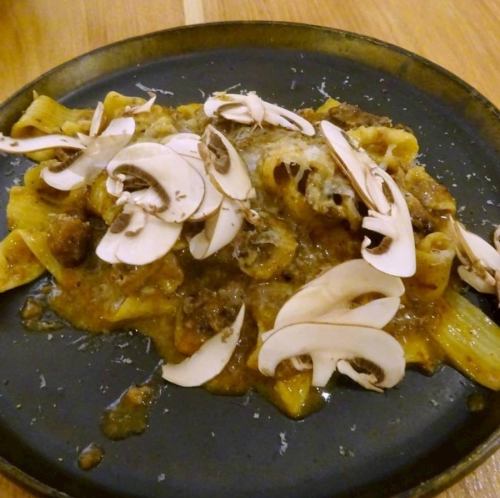 牛肉とマッシュルームのラグー~パッパルデッレ~